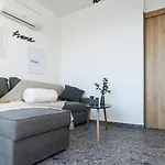 Phaedrus Living Seaview Lighthouse 52