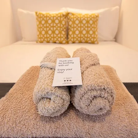 Phaedrus Living Seaview Lighthouse 52