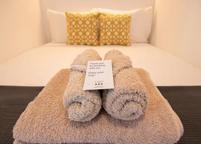 Phaedrus Living Seaview Lighthouse 52