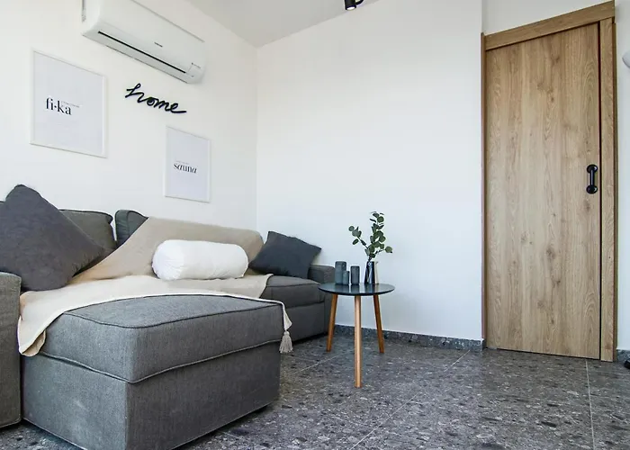 Phaedrus Living Seaview Lighthouse 52